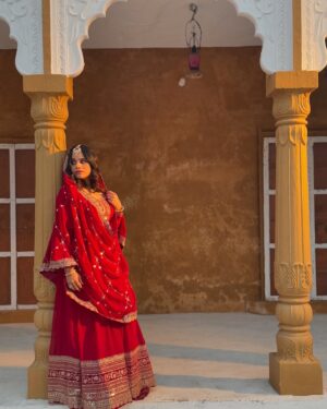 Jyotica Tangri Instagram - The last one is me! , rest of them are #Heer ❤️ coming soon, stay tuned🫶🏻

Styled by @estilobykarishma 
#jyoticatangri #Heer #punjabifolk #music