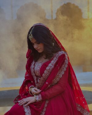 Jyotica Tangri Instagram - The last one is me! , rest of them are #Heer ❤️ coming soon, stay tuned🫶🏻

Styled by @estilobykarishma 
#jyoticatangri #Heer #punjabifolk #music