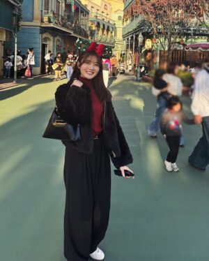 Kaho Mizutani Instagram - ランドのクリスマスが
かわいすぎて、、🎄🎀
一年中クリスマスがいい！！