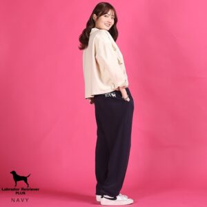 Kaho Mizutani Instagram - コラボアイテムが今日から受注予約開始です🤍

Labrador Retriever PLUS×水谷果穂　@labrador_plus

モナカがラブラドールレトリバーに
ついていってるみたいなデザイン🐕‍🦺🐩

パーカーとスウェットパンツを
セットアップにして着るのがおすすめです🐶
私はもうすでに、ほぼ毎日着てる。笑
お気に入りです💛🐾

ハイライトに詳細残しておくから
是非チェックしてね🎀