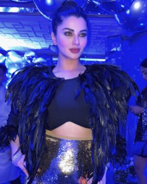 Kainaat Arora Instagram - What a fantastic year of great start .. To some fantastic new beginnings..
.
.
.
#shukran
#kainaatarora #ChristmasSeries #NewBeginnings #HealthyLife #HealthyPeople #ZeroBullshit #HealthyLifeStyle 🤩 #VibeWithYourTribe