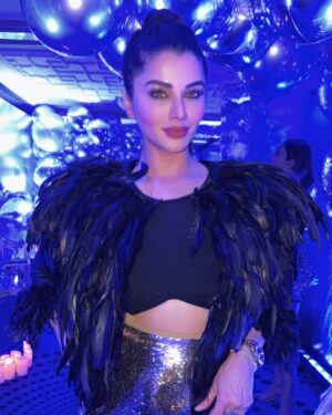 Kainaat Arora Instagram - What a fantastic year of great start .. To some fantastic new beginnings..
.
.
.
#shukran
#kainaatarora #ChristmasSeries #NewBeginnings #HealthyLife #HealthyPeople #ZeroBullshit #HealthyLifeStyle 🤩 #VibeWithYourTribe