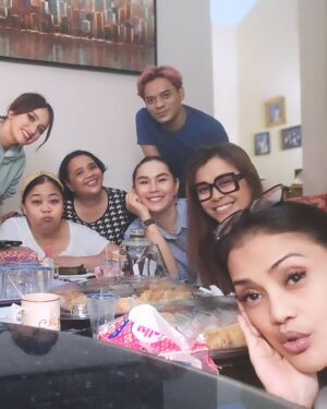 Kalina Ocktaranny Instagram - Yang paling ga suka ulang tahun dirayain...
Tahun ini malah dirayain 2x... 😁

Alhamdulillah bisa kumpul sama sahabat2 ya teh... @riamartha12

Sekali lg SELAMAT ULANG TAHUN...
Doanya kamu tau apa...
Doa kita sama2...

We love u 😘

❤️K