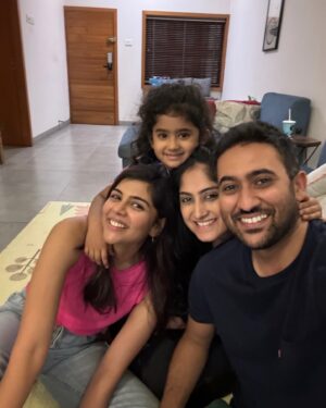 Kalyani Priyadarshan Instagram - Bengaluru Bommalus 🤍🎥🎞️🍨💃🏻⭐️ 🐶🌝🌚🩷🚦☕️🌥️