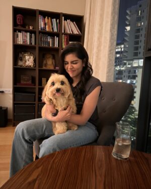 Kalyani Priyadarshan Instagram - Bengaluru Bommalus 🤍🎥🎞️🍨💃🏻⭐️ 🐶🌝🌚🩷🚦☕️🌥️
