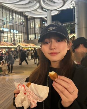 Kanami Takasaki Instagram - 凍えながらプレッツェルを食べた☃️🥨