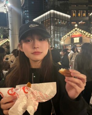 Kanami Takasaki Instagram - 凍えながらプレッツェルを食べた☃️🥨