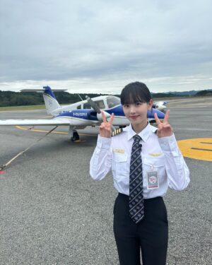 Kang Han-na Instagram - 지금 바로 <워크맨> 유튜브로!!✈️