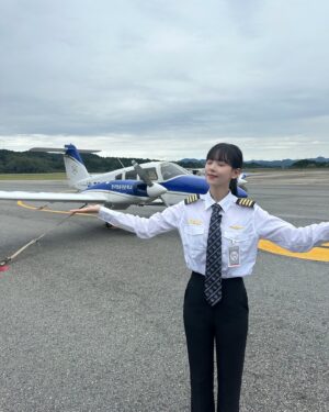 Kang Han-na Instagram - 지금 바로 <워크맨> 유튜브로!!✈️