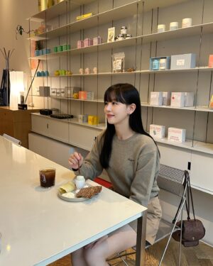 Kang Han-na Instagram - 가을아 너무 빨리 가지 말아줘🍁