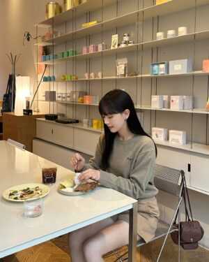 Kang Han-na Instagram - 가을아 너무 빨리 가지 말아줘🍁