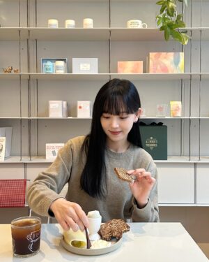 Kang Han-na Instagram - 가을아 너무 빨리 가지 말아줘🍁