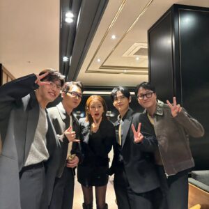 Kang So-ra Instagram - 미생10주년! 
영이 그래 석율 백기  신입생즈와 영업3팀 김부장님 오과장님 김대리님
자원팀 마부장님 정과장님 
김원석감독님 정윤정작가님 윤태호작가님

그리고 자리를 빛내주신, 잊지 않고 미생을 찾아주신 많은 관객 여러분들... 감사드립니다♡