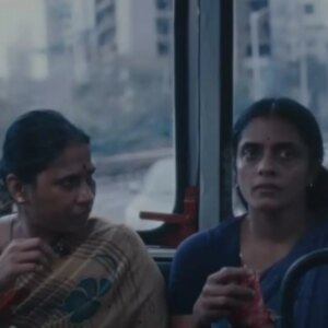Kani Kusruti Instagram - കനിയിൽ നിന്ന് പ്രഭയിലേക്ക്.
2009 ൽ പുറത്തിറങ്ങിയ കേരള കഫെ എന്ന ചിത്രത്തിലെ ഐലൻഡ് എക്സ്പ്രസ്സ്‌ എന്ന സെഗ് മെന്റിൽ പൃഥ്വിരാജിന്റെ കാമുകിയുടെ കഥാപാത്രത്തിലൂടെയാണ് കനി കുസൃതി എന്ന നടിയെ മലയാളി പ്രേക്ഷകർ ഒരുപക്ഷെ ആദ്യമായി കാണുന്നത്. സ്ക്രീൻ സ്പേസ് വളരെ കുറവായിരുന്ന ഒരു കഥാപാത്രമായിരുന്നിട്ട് പോലും തന്റെ അഭിനയത്തിന്റെ വ്യത്യസ്തതയിലൂടെ അതിനെ കാണികൾക്ക് മറക്കാൻ സാധിക്കാത്ത ഒന്നാക്കി മാറ്റിയിട്ടുണ്ടെങ്കിൽ അത് കനി കുസൃതിയിലെ നായികയുടെ വിജയമാണ്.
ഒടുവിൽ 2024ൽ അന്താരാഷ്ട്ര തലത്തിൽ വരെ ശ്രേദ്ധ നേടിയെടുത്ത "All We Imagine As Light" വരെ എത്തി നിൽക്കുമ്പോൾ ഇന്ത്യൻ സിനിമയിലെ തന്നെ മികച്ച നടിമാരുടെ പട്ടികയിൽ ഇടം നേടിയിരിക്കുകയാണ് കനി കുസൃതി. ജർമനിയിൽ ജോലിക്കായി പോയി, ഏകദേശം ഒരു വർഷത്തോളമായി തന്നെ ഒരു ഫോൺ പോലും ചെയ്യാത്ത, തനിക്ക് അത്രമേൽ അപരിചിതനായ തന്റെ ഭർത്താവിനെ കാത്തിരിക്കുന്ന കഥാപാത്രത്തെയാണ് കനി ഇതിൽ അവതരിപ്പിച്ചിരിക്കുന്നത്. ഒപ്പം തന്റെ റൂം മേറ്റ്‌ ആയ അനുവിന് ഒരു സഹോദരിയായും താൻ ജോലി ചെയുന്ന ആശുപത്രിയിലെ തൊഴിലാളിയായ പാർവതിക്ക് ഒരു നല്ല സുഹൃത്തായും കനി അവിസ്മരണീയമായ അഭിനയമാണ് "All We Imagine As Light "ൽ കാഴ്ചവെച്ചിരിക്കുന്നത്.ചിത്രത്തിലെ സങ്കീർണമായ ഒരു കഥാപായത്രത്തെ പ്രേക്ഷകർക്ക്, അവർ എവിടെയോ വെച്ച് കണ്ടിട്ടുള്ള അഥവാ തങ്ങൾക്ക് പരിചിതരായ ആരെയെപോലെ തോന്നിപ്പിക്കുവാൻ കനിയുടെ കഥാപാത്രമായ നേഴ്സ് പ്രഭക്ക് സാധിച്ചിട്ടുണ്ട്.
കാത്തിരിക്കുന്നു, വ്യത്യസ്തമായ പുതുമയുള്ള അഭിനയപ്രാധാന്യമുള്ള വേഷങ്ങളിലും കഥാപാത്രങ്ങളായും കനിയേ കാണാൻ സാധിക്കട്ടെ🫶🏻❤️.

✍🏻 @deva.narayanann