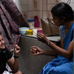 Kani Kusruti Instagram - കനിയിൽ നിന്ന് പ്രഭയിലേക്ക്.
2009 ൽ പുറത്തിറങ്ങിയ കേരള കഫെ എന്ന ചിത്രത്തിലെ ഐലൻഡ് എക്സ്പ്രസ്സ്‌ എന്ന സെഗ് മെന്റിൽ പൃഥ്വിരാജിന്റെ കാമുകിയുടെ കഥാപാത്രത്തിലൂടെയാണ് കനി കുസൃതി എന്ന നടിയെ മലയാളി പ്രേക്ഷകർ ഒരുപക്ഷെ ആദ്യമായി കാണുന്നത്. സ്ക്രീൻ സ്പേസ് വളരെ കുറവായിരുന്ന ഒരു കഥാപാത്രമായിരുന്നിട്ട് പോലും തന്റെ അഭിനയത്തിന്റെ വ്യത്യസ്തതയിലൂടെ അതിനെ കാണികൾക്ക് മറക്കാൻ സാധിക്കാത്ത ഒന്നാക്കി മാറ്റിയിട്ടുണ്ടെങ്കിൽ അത് കനി കുസൃതിയിലെ നായികയുടെ വിജയമാണ്.
ഒടുവിൽ 2024ൽ അന്താരാഷ്ട്ര തലത്തിൽ വരെ ശ്രേദ്ധ നേടിയെടുത്ത "All We Imagine As Light" വരെ എത്തി നിൽക്കുമ്പോൾ ഇന്ത്യൻ സിനിമയിലെ തന്നെ മികച്ച നടിമാരുടെ പട്ടികയിൽ ഇടം നേടിയിരിക്കുകയാണ് കനി കുസൃതി. ജർമനിയിൽ ജോലിക്കായി പോയി, ഏകദേശം ഒരു വർഷത്തോളമായി തന്നെ ഒരു ഫോൺ പോലും ചെയ്യാത്ത, തനിക്ക് അത്രമേൽ അപരിചിതനായ തന്റെ ഭർത്താവിനെ കാത്തിരിക്കുന്ന കഥാപാത്രത്തെയാണ് കനി ഇതിൽ അവതരിപ്പിച്ചിരിക്കുന്നത്. ഒപ്പം തന്റെ റൂം മേറ്റ്‌ ആയ അനുവിന് ഒരു സഹോദരിയായും താൻ ജോലി ചെയുന്ന ആശുപത്രിയിലെ തൊഴിലാളിയായ പാർവതിക്ക് ഒരു നല്ല സുഹൃത്തായും കനി അവിസ്മരണീയമായ അഭിനയമാണ് "All We Imagine As Light "ൽ കാഴ്ചവെച്ചിരിക്കുന്നത്.ചിത്രത്തിലെ സങ്കീർണമായ ഒരു കഥാപായത്രത്തെ പ്രേക്ഷകർക്ക്, അവർ എവിടെയോ വെച്ച് കണ്ടിട്ടുള്ള അഥവാ തങ്ങൾക്ക് പരിചിതരായ ആരെയെപോലെ തോന്നിപ്പിക്കുവാൻ കനിയുടെ കഥാപാത്രമായ നേഴ്സ് പ്രഭക്ക് സാധിച്ചിട്ടുണ്ട്.
കാത്തിരിക്കുന്നു, വ്യത്യസ്തമായ പുതുമയുള്ള അഭിനയപ്രാധാന്യമുള്ള വേഷങ്ങളിലും കഥാപാത്രങ്ങളായും കനിയേ കാണാൻ സാധിക്കട്ടെ🫶🏻❤️.

✍🏻 @deva.narayanann
