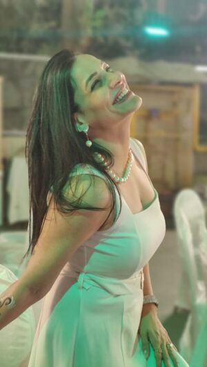 Kanika Maheshwari Instagram - Where are you keh baad mei hindi bol sakte hai ??
.
.
.
.
.
#love #fun #funnyreels #ootd #beauty #craxy #instagood #fashion #photooftheday #trending #style #kanikamaheshwari #funnyvideos #actresslife #funnyacting #be #me #ootd #kanikamaheshwari