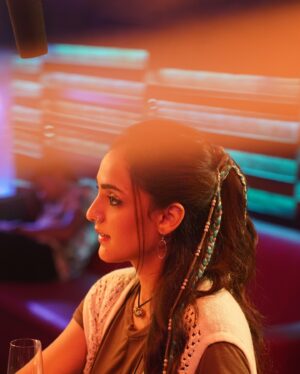 Kanikka Kapur Instagram - Some Wrong Number Reboot BTS for you all! 🤍

Pictures by the talented - @arbab.kamal.khan