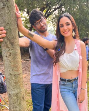 Kanikka Kapur Instagram - Some Wrong Number Reboot BTS for you all! 🤍

Pictures by the talented - @arbab.kamal.khan