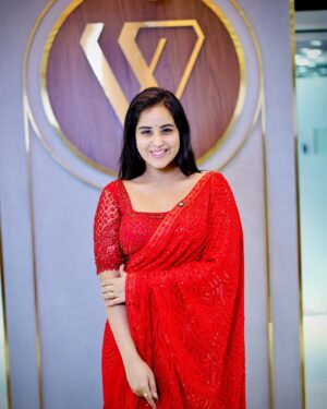 Kanmani Manoharan Instagram - “Every stitch tells a story—this one’s mine. #MadeForMe”

Outfit @yaradesigners 

#kanmanimanoharan✨ #aswathinkanmani