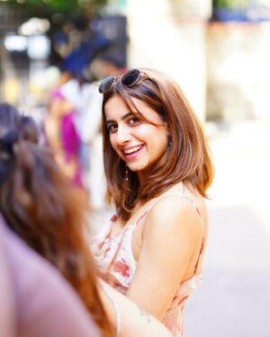 Kanupriya Gupta Instagram - Nothing but smiles as we head towards the New Year. 💜🤍 Truly grateful for this life and each other. Hope you all have a wonderful New Year!! 😍❤️

#NewYear #2425