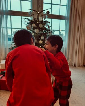 Kareena Kapoor Instagram - Sorry was too busy enjoying my day ❤️🌈🥰
love and happiness People ❤️
Keep searching for Magic ❤️