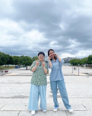 Karen Takizawa Instagram - 春菜さんと韓国🇰🇷にいってぎました💕

大好きな春菜さんと、またまた大好きな海外に行かせていただけたんです😆
うれしいうれしいうれしーい😍

春菜さんとの韓国は、想像はしていましたが、
やっぱりそのまま楽しすぎました😆💓

今回は宮城テレビさんにて📺、
「台本なし！？自由すぎる韓国旅」という
テレビで行かせていただきました。

スタッフさんたちも優しいので、私たちの旅を優しく安全に見守るようなことをしてくれたり、なかなか行けないお店を教えてくれたり、
ほんとうに楽しいすぎるだけじゃ言葉が足りない大切な旅になりました😊

春菜さんだから、いつだって笑えるし、
不安0！緊張0！寂しさ0！帰りたくなる0！の完璧旅でした😍😍

写真見ただけで思い出しますが、
詳しくはテレビやTVerで観て頂きたいのでよろしくおねがいします😌♡

春菜さんに衣装写真を撮ってくださいとお願いしたら、めちゃくちゃご支持頂き素敵なきめきめ写真を撮ってくれました😂

また見方は説明しますので、ぜったい楽しすぎたのでその姿をよければ見てください🇰🇷