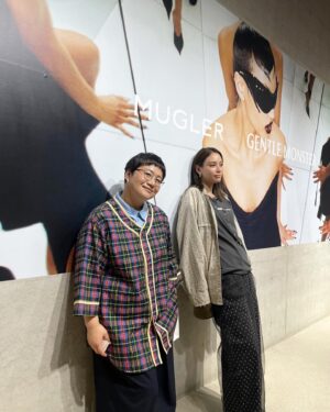 Karen Takizawa Instagram - 春菜さんと韓国🇰🇷にいってぎました💕

大好きな春菜さんと、またまた大好きな海外に行かせていただけたんです😆
うれしいうれしいうれしーい😍

春菜さんとの韓国は、想像はしていましたが、
やっぱりそのまま楽しすぎました😆💓

今回は宮城テレビさんにて📺、
「台本なし！？自由すぎる韓国旅」という
テレビで行かせていただきました。

スタッフさんたちも優しいので、私たちの旅を優しく安全に見守るようなことをしてくれたり、なかなか行けないお店を教えてくれたり、
ほんとうに楽しいすぎるだけじゃ言葉が足りない大切な旅になりました😊

春菜さんだから、いつだって笑えるし、
不安0！緊張0！寂しさ0！帰りたくなる0！の完璧旅でした😍😍

写真見ただけで思い出しますが、
詳しくはテレビやTVerで観て頂きたいのでよろしくおねがいします😌♡

春菜さんに衣装写真を撮ってくださいとお願いしたら、めちゃくちゃご支持頂き素敵なきめきめ写真を撮ってくれました😂

また見方は説明しますので、ぜったい楽しすぎたのでその姿をよければ見てください🇰🇷