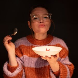 Karoline Herfurth Instagram - grüezi us de schwiiz 👋 #DinnerClub aka die süßeste show der welt könnt ihr euch bei prime video einverleiben!