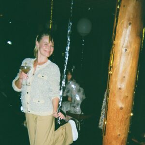 Kate Bosworth Instagram - Happy New Year!!!! What can I say, we were kids of the 90’s! Plus @justinlong said this song gets him a little… excited to kiss :) 😘🎊😘