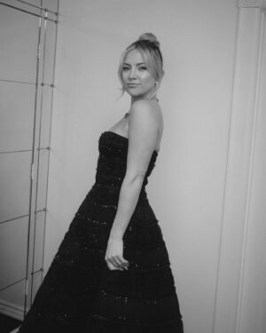 Kate Hudson Instagram - Went for something subtle this Sunday 😉