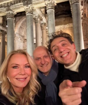 Katherine Kelly Lang Instagram - Such a beautiful square, Piazza Del Rotonda! The Pantheon is so magical at night! You can see the beauty in Roma all around you. And thank you @ristorantedirienzo for the most delicious dinner with @c.marazziti , @andrea.quattrini.7 , #RobertoBessi ⭐️🙌🏻