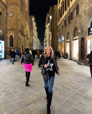 Katherine Kelly Lang Instagram - Once again I had a wonderful time with you Ben! Thanks for everything. Looking forward to more with @benheartitaly and @benheartbeverlyhills #teamwork #dreamwork @hichambenmbarek 😍😍😍😍🎉🇮🇹👍 #firenze #italy