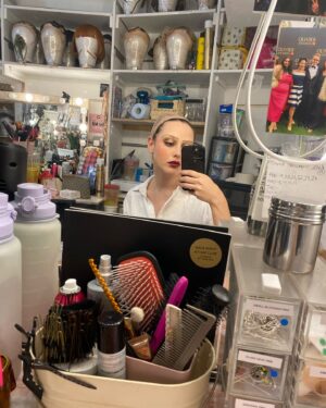Katherine Langford Instagram - A year of firsts - performing at @royalalberthall and a sold out West End debut @kitkatclubldn I'm SO grateful for so many wonderful moments, and most importantly the people who I got to make them with - thank you for making this journey of life as beautiful as it is. Here's to a perfectly marvelous year 🌹
