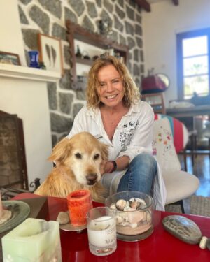 Katherine Salosny Instagram - En estos dias - a veces caóticos- es importante recordar que habitando el presente estamos realmente donde importa. 

Un abrazo a tod@s ♥️🫂