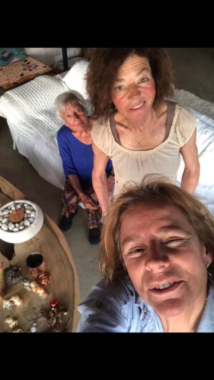 Katherine Salosny Instagram - Los mejores tiempos son con mis bellas Marisol Carmen Ruso y Sol .. linda Navidad para tod@s! 

#lavidaquemegusta 
#tunquen