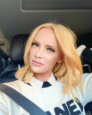 Kathryn Dennis Instagram - First selfie in almost a year I guess blondes do have more fun 😌