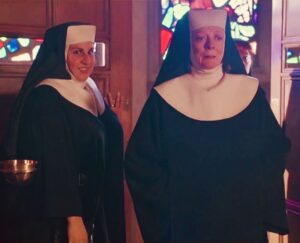 Kathy Najimy Instagram - Maggie Smith. One of the most talented, honest, fun and authentic humans of our time. So funny and understated. And kind to EVERYBODY. Not fake Hollywood kind, but a true huge-hearted kindness. She was a brilliant actor. Every night before we filmed I would pray I had scenes with her. I will never forget the time I was filming a scene she wasn’t in and instead of leaving, she pulled up a stool and watched take after take and laughed a real laugh with every pass. It was thrilling. She was royalty. Reserved, brilliant, funny, inclusive and such an inspiration. RIP ♥️ #maggiesmith