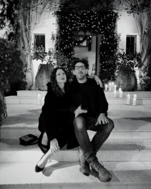 Katie Lowes Instagram - ‘Tis the season. 
🎁🎄🥂
📸 @curbyourchichi