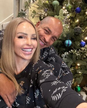 Katie Piper Instagram - Merry Christmas and happy holidays everyone! 😍 We were woke up at what felt like 1am by the girls (it was still pitch black outside, lets put it that way) but they were SO excited for Santa to have been and that’s my favourite part of Christmas, seeing them so excited and capturing those memories of them together (my other favourite part, is FINALLY the end of elf on the shelf, that elf might be little but he’s a lot of work inventing new scenarios for him every night) 🥲

Sending love from our family to yours, and I hope you all have a lovely day 🥰
