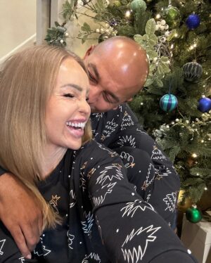 Katie Piper Instagram - Merry Christmas and happy holidays everyone! 😍 We were woke up at what felt like 1am by the girls (it was still pitch black outside, lets put it that way) but they were SO excited for Santa to have been and that’s my favourite part of Christmas, seeing them so excited and capturing those memories of them together (my other favourite part, is FINALLY the end of elf on the shelf, that elf might be little but he’s a lot of work inventing new scenarios for him every night) 🥲

Sending love from our family to yours, and I hope you all have a lovely day 🥰