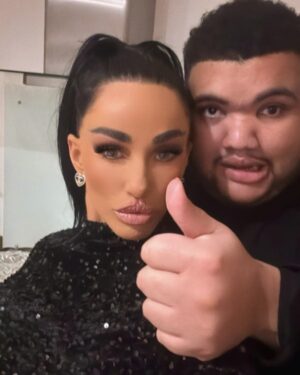 Katie Price Instagram - Thumbs up from me and Harvey ♥️♥️♥️ Christmas memories together 🎅🏼