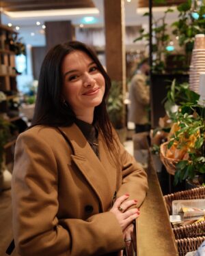 Katie Stevens Instagram - holiday/ birthday season in London ✨