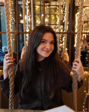 Katie Stevens Instagram - holiday/ birthday season in London ✨