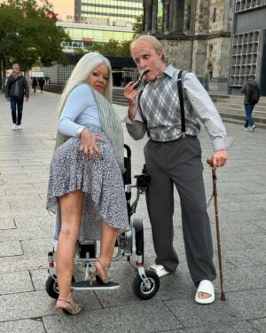 Katja Krasavice Instagram - Jill & Joe Biden auf Temu bestellt 👵🏻👴🏻 #old #halloween #joebiden