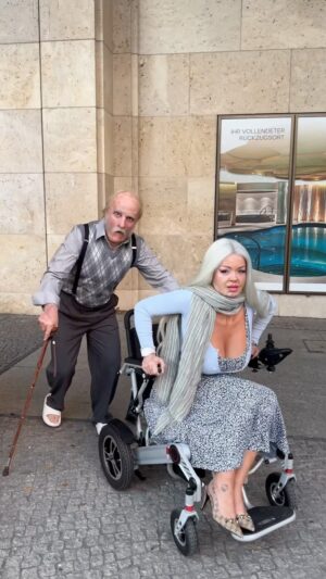 Katja Krasavice Instagram - Forever young 👵🏻👴🏻 #halloweenlook #transformation #old