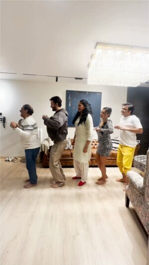 Kavita Kaushik Instagram - Ok so u guys thought we only had this quite dinner where we met after years, spoke bout #fir n got all emotional..
Noooo… they are are crazy n sooo freaking funny n I had so sooo much fun.. love u gopiji 😘 love them all ❤️🤗
@ikavitakaushik 
@gopibhalla 
@sandeepaanand 
@sapna_sikarwar08