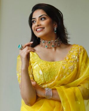 Kavya Shetty Instagram - 💛✨🫰

Designer @maya_designer_studio_ @mousumilija 
Jewellery @ckcjewellers @ckcsons 
Makeup & Hair @ramya_bridalartistry
#kavyashetty