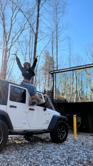 Kaychelle Dabney Instagram - Weekend well spent 😩🥰 Would you spend the weekend  in a treehouse ? 😍 @honeyhillsretreat