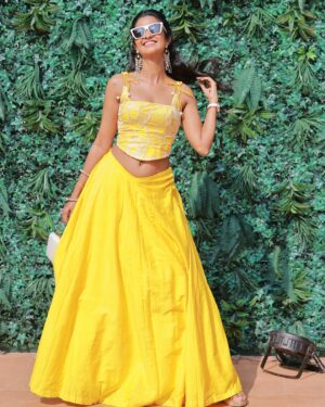 Keerthi Pandian Instagram - Manjal Manjal Manjal 🌕 💃🏽

PC @sanjaysooriya 
#Haldi #Rishikesh