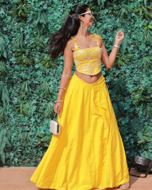 Keerthi Pandian Instagram - Manjal Manjal Manjal 🌕 💃🏽

PC @sanjaysooriya 
#Haldi #Rishikesh